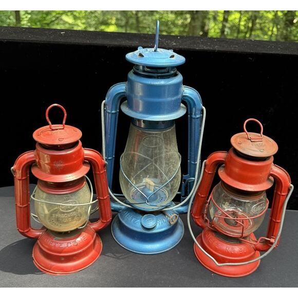 3 Nice VTG Dietz Red & Blue Lanterns Comet , Jr & #50 #20 - Picture 1 of 14